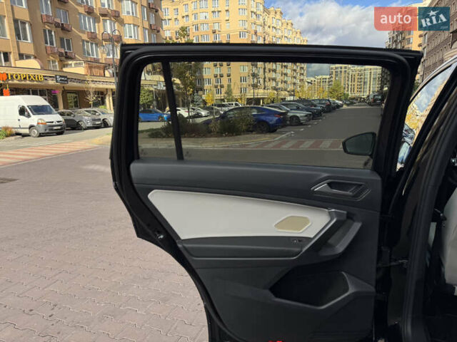 Черный Фольксваген Тигуан, объемом двигателя 2 л и пробегом 93 тыс. км за 23000 $, фото 34 на Automoto.ua