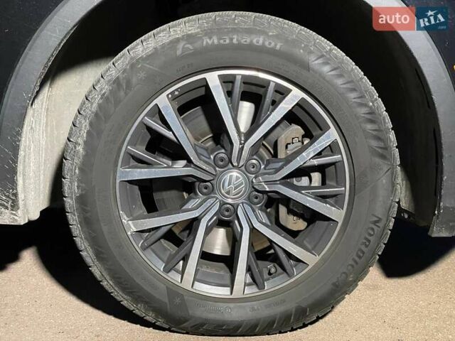 Черный Фольксваген Тигуан, объемом двигателя 2 л и пробегом 107 тыс. км за 19900 $, фото 14 на Automoto.ua