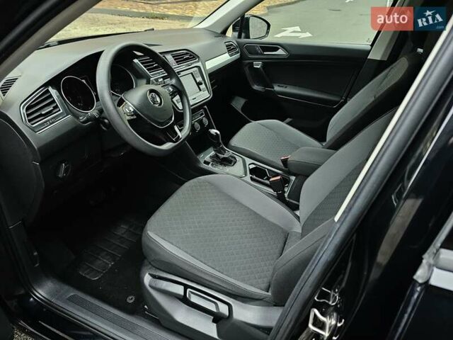 Черный Фольксваген Тигуан, объемом двигателя 2 л и пробегом 106 тыс. км за 18999 $, фото 18 на Automoto.ua