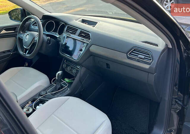 Чорний Фольксваген Тігуан, об'ємом двигуна 1.98 л та пробігом 41 тис. км за 22500 $, фото 14 на Automoto.ua