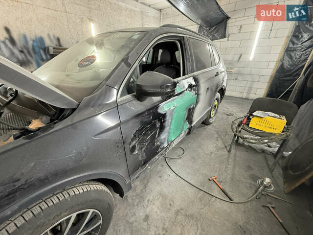 Чорний Фольксваген Тігуан, об'ємом двигуна 1.98 л та пробігом 130 тис. км за 21500 $, фото 28 на Automoto.ua