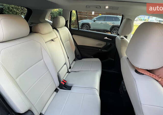 Чорний Фольксваген Тігуан, об'ємом двигуна 1.98 л та пробігом 41 тис. км за 22500 $, фото 12 на Automoto.ua