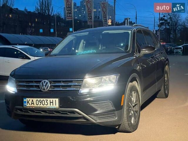 Черный Фольксваген Тигуан, объемом двигателя 2 л и пробегом 107 тыс. км за 19900 $, фото 1 на Automoto.ua