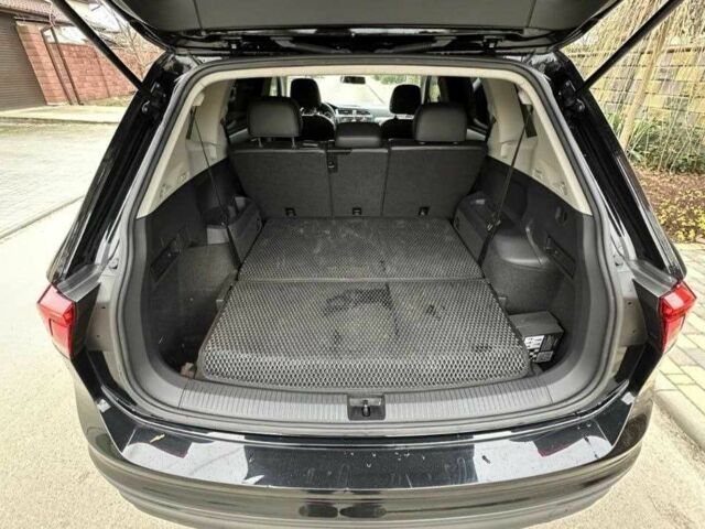 Черный Фольксваген Тигуан, объемом двигателя 2 л и пробегом 184 тыс. км за 18500 $, фото 5 на Automoto.ua