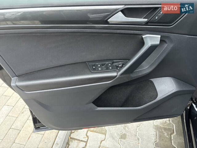 Черный Фольксваген Тигуан, объемом двигателя 2 л и пробегом 227 тыс. км за 24100 $, фото 27 на Automoto.ua