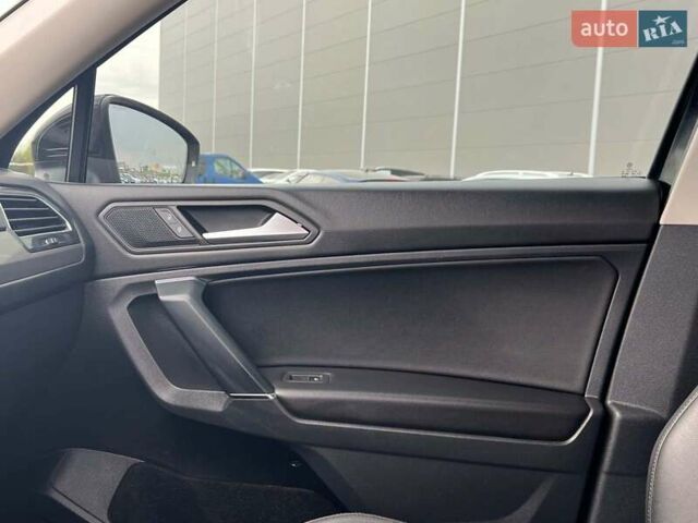 Черный Фольксваген Тигуан, объемом двигателя 2 л и пробегом 168 тыс. км за 17440 $, фото 20 на Automoto.ua