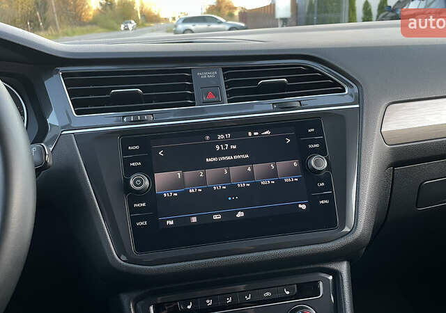 Черный Фольксваген Тигуан, объемом двигателя 2 л и пробегом 170 тыс. км за 18799 $, фото 86 на Automoto.ua