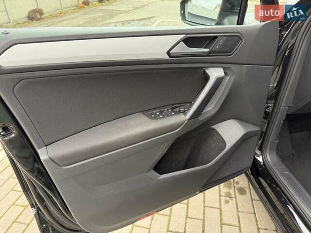 Чорний Фольксваген Тігуан, об'ємом двигуна 2 л та пробігом 228 тис. км за 26900 $, фото 27 на Automoto.ua