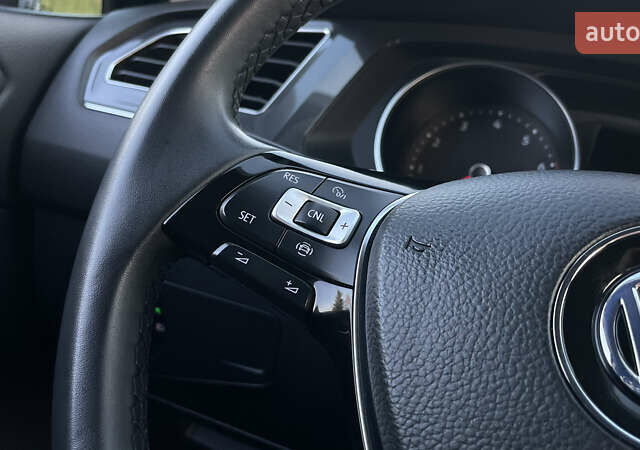 Черный Фольксваген Тигуан, объемом двигателя 2 л и пробегом 170 тыс. км за 18799 $, фото 85 на Automoto.ua