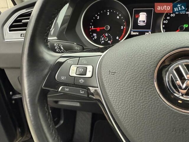 Чорний Фольксваген Тігуан, об'ємом двигуна 2 л та пробігом 228 тис. км за 26900 $, фото 36 на Automoto.ua