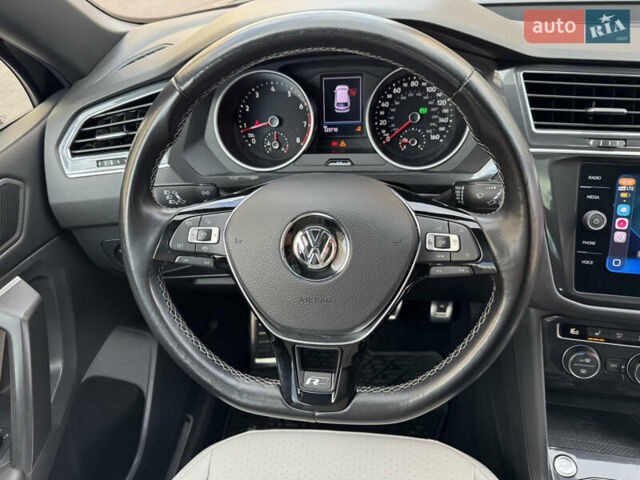 Черный Фольксваген Тигуан, объемом двигателя 2 л и пробегом 93 тыс. км за 23000 $, фото 26 на Automoto.ua