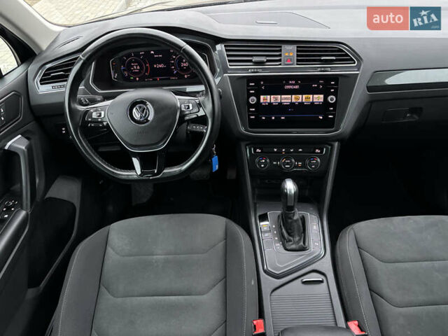 Черный Фольксваген Тигуан, объемом двигателя 2 л и пробегом 227 тыс. км за 24100 $, фото 35 на Automoto.ua
