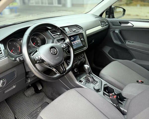 Черный Фольксваген Тигуан, объемом двигателя 1.97 л и пробегом 61 тыс. км за 26999 $, фото 6 на Automoto.ua