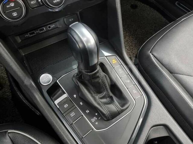 Чорний Фольксваген Тігуан, об'ємом двигуна 2 л та пробігом 51 тис. км за 21000 $, фото 16 на Automoto.ua