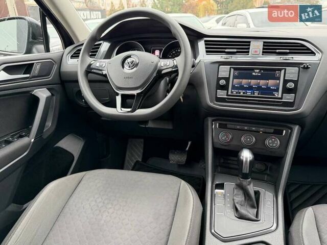 Чорний Фольксваген Тігуан, об'ємом двигуна 2 л та пробігом 129 тис. км за 17500 $, фото 20 на Automoto.ua