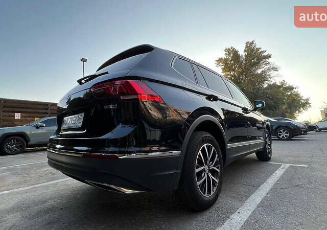 Чорний Фольксваген Тігуан, об'ємом двигуна 1.98 л та пробігом 41 тис. км за 22500 $, фото 5 на Automoto.ua