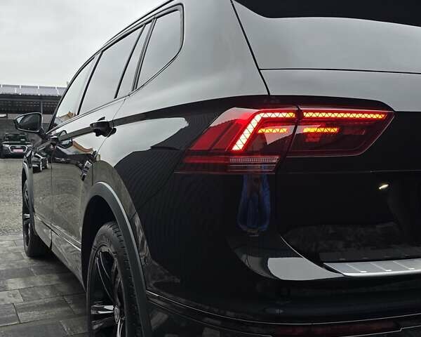 Черный Фольксваген Тигуан, объемом двигателя 2 л и пробегом 199 тыс. км за 31000 $, фото 17 на Automoto.ua