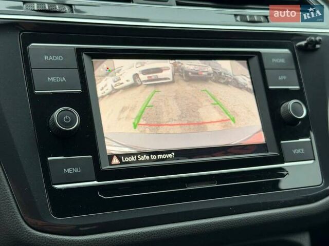 Чорний Фольксваген Тігуан, об'ємом двигуна 2 л та пробігом 129 тис. км за 17500 $, фото 30 на Automoto.ua