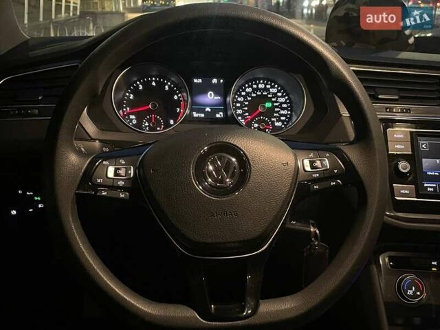 Черный Фольксваген Тигуан, объемом двигателя 2 л и пробегом 107 тыс. км за 19900 $, фото 18 на Automoto.ua
