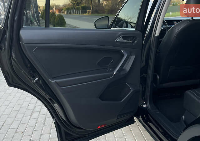 Черный Фольксваген Тигуан, объемом двигателя 2 л и пробегом 170 тыс. км за 18799 $, фото 62 на Automoto.ua