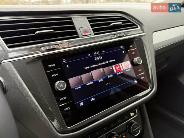 Чорний Фольксваген Тігуан, об'ємом двигуна 2 л та пробігом 228 тис. км за 26900 $, фото 31 на Automoto.ua