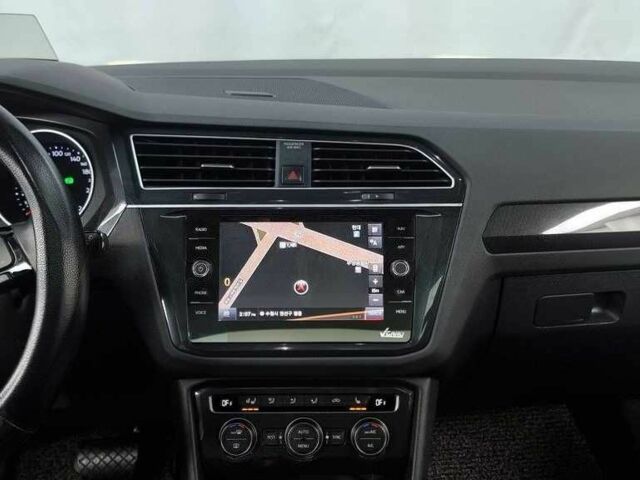 Чорний Фольксваген Тігуан, об'ємом двигуна 2 л та пробігом 51 тис. км за 21000 $, фото 13 на Automoto.ua