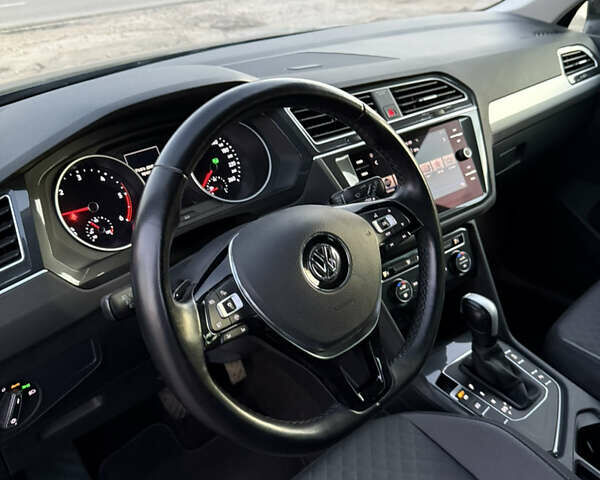 Черный Фольксваген Тигуан, объемом двигателя 1.98 л и пробегом 187 тыс. км за 23100 $, фото 16 на Automoto.ua