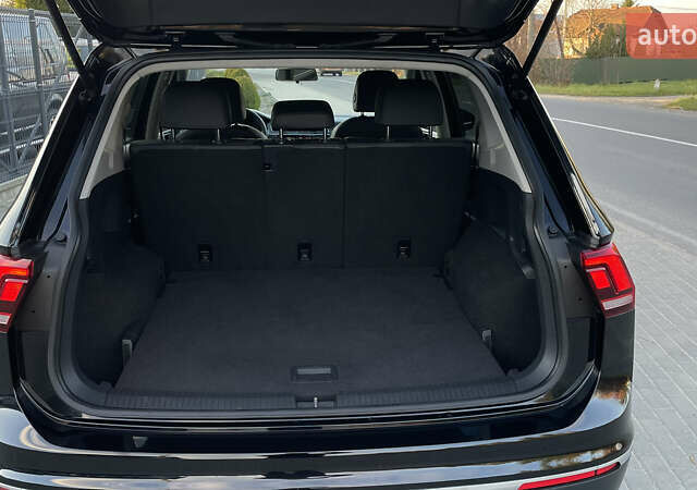 Черный Фольксваген Тигуан, объемом двигателя 2 л и пробегом 170 тыс. км за 18799 $, фото 50 на Automoto.ua