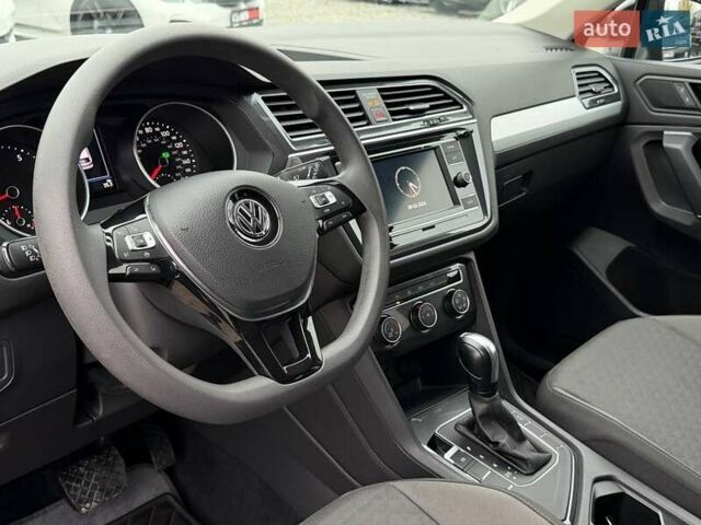 Чорний Фольксваген Тігуан, об'ємом двигуна 2 л та пробігом 129 тис. км за 17500 $, фото 18 на Automoto.ua
