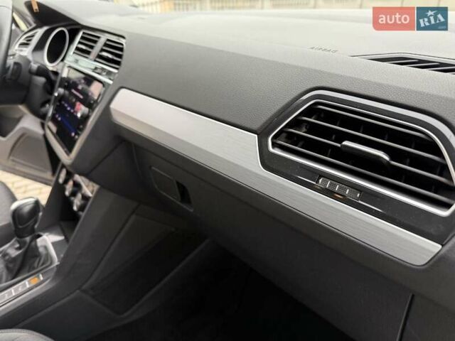 Чорний Фольксваген Тігуан, об'ємом двигуна 2 л та пробігом 228 тис. км за 26900 $, фото 45 на Automoto.ua