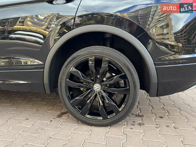 Черный Фольксваген Тигуан, объемом двигателя 2 л и пробегом 93 тыс. км за 23000 $, фото 40 на Automoto.ua