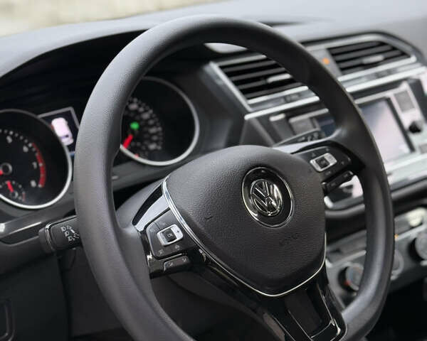 Черный Фольксваген Тигуан, объемом двигателя 1.98 л и пробегом 70 тыс. км за 17400 $, фото 41 на Automoto.ua