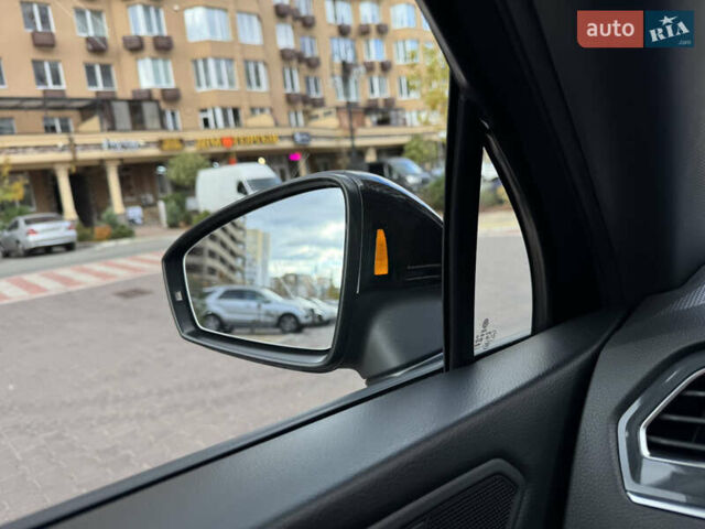 Черный Фольксваген Тигуан, объемом двигателя 2 л и пробегом 93 тыс. км за 23000 $, фото 6 на Automoto.ua