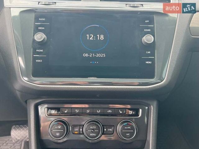 Черный Фольксваген Тигуан, объемом двигателя 2 л и пробегом 168 тыс. км за 17440 $, фото 17 на Automoto.ua