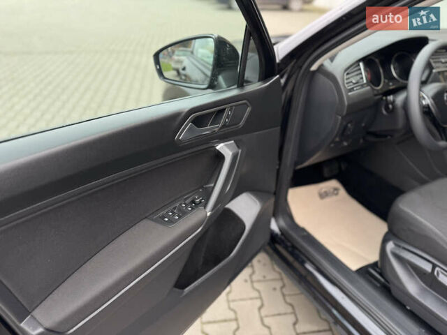 Чорний Фольксваген Тігуан, об'ємом двигуна 2 л та пробігом 232 тис. км за 14200 $, фото 19 на Automoto.ua