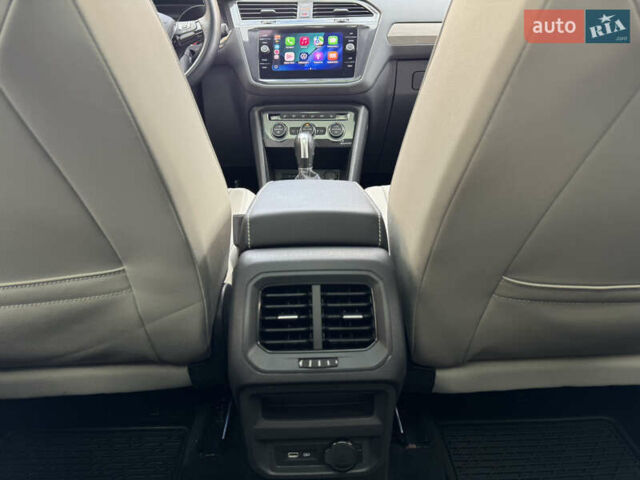 Черный Фольксваген Тигуан, объемом двигателя 2 л и пробегом 93 тыс. км за 23000 $, фото 33 на Automoto.ua