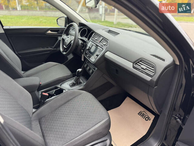 Черный Фольксваген Тигуан, объемом двигателя 2 л и пробегом 232 тыс. км за 14300 $, фото 27 на Automoto.ua