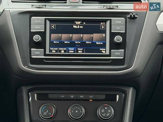 Чорний Фольксваген Тігуан, об'ємом двигуна 2 л та пробігом 129 тис. км за 17500 $, фото 33 на Automoto.ua