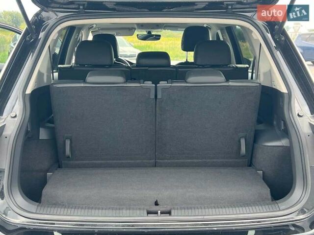 Черный Фольксваген Тигуан, объемом двигателя 2 л и пробегом 168 тыс. км за 17440 $, фото 29 на Automoto.ua