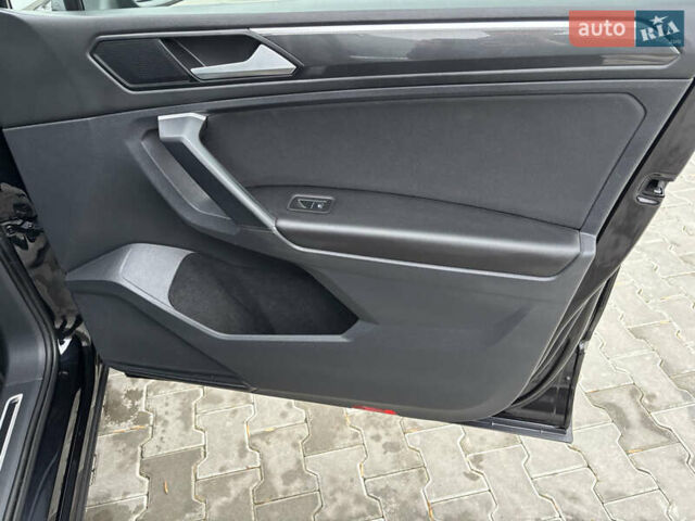 Черный Фольксваген Тигуан, объемом двигателя 2 л и пробегом 227 тыс. км за 24100 $, фото 23 на Automoto.ua