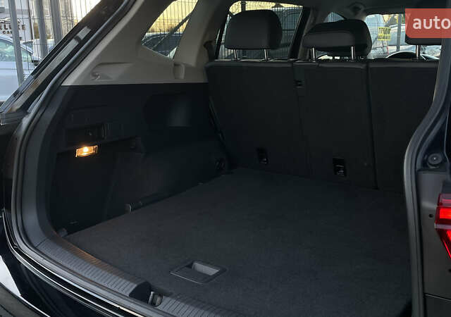 Черный Фольксваген Тигуан, объемом двигателя 2 л и пробегом 170 тыс. км за 18799 $, фото 52 на Automoto.ua