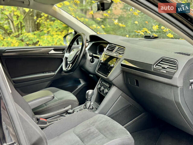 Чорний Фольксваген Тігуан, об'ємом двигуна 1.97 л та пробігом 70 тис. км за 31500 $, фото 6 на Automoto.ua