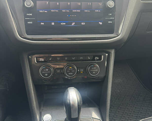 Чорний Фольксваген Тігуан, об'ємом двигуна 1.98 л та пробігом 60 тис. км за 23500 $, фото 19 на Automoto.ua