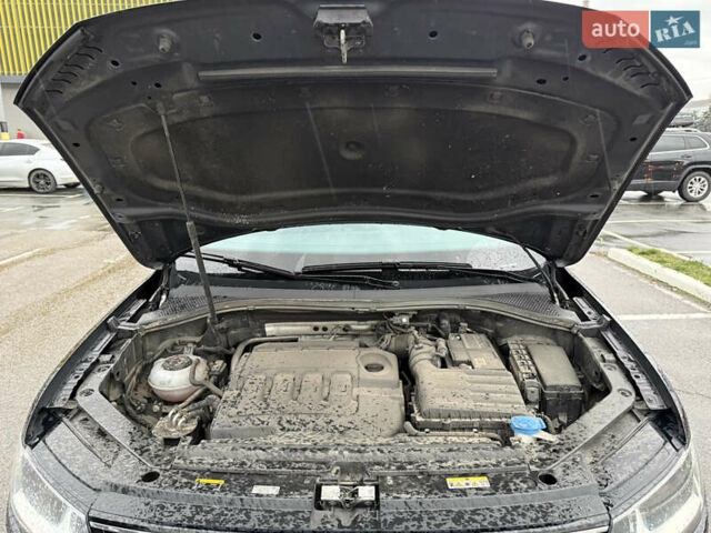 Черный Фольксваген Тигуан, объемом двигателя 1.97 л и пробегом 91 тыс. км за 30000 $, фото 3 на Automoto.ua