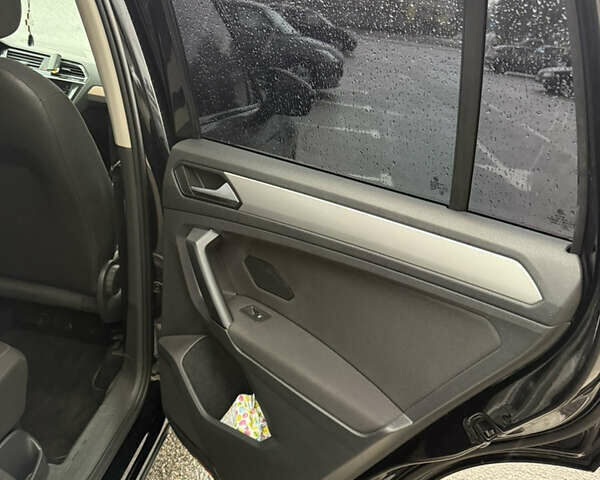 Черный Фольксваген Тигуан, объемом двигателя 1.97 л и пробегом 91 тыс. км за 30000 $, фото 9 на Automoto.ua