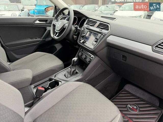 Чорний Фольксваген Тігуан, об'ємом двигуна 2 л та пробігом 129 тис. км за 17500 $, фото 17 на Automoto.ua