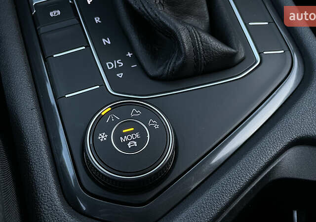 Черный Фольксваген Тигуан, объемом двигателя 2 л и пробегом 170 тыс. км за 18799 $, фото 92 на Automoto.ua