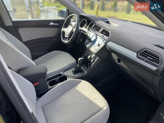 Черный Фольксваген Тигуан, объемом двигателя 2 л и пробегом 153 тыс. км за 17200 $, фото 12 на Automoto.ua