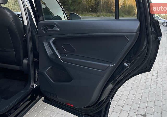 Черный Фольксваген Тигуан, объемом двигателя 2 л и пробегом 170 тыс. км за 18799 $, фото 69 на Automoto.ua