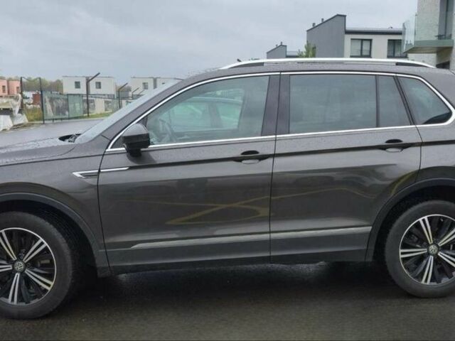 Чорний Фольксваген Тігуан, об'ємом двигуна 0 л та пробігом 82 тис. км за 13600 $, фото 3 на Automoto.ua